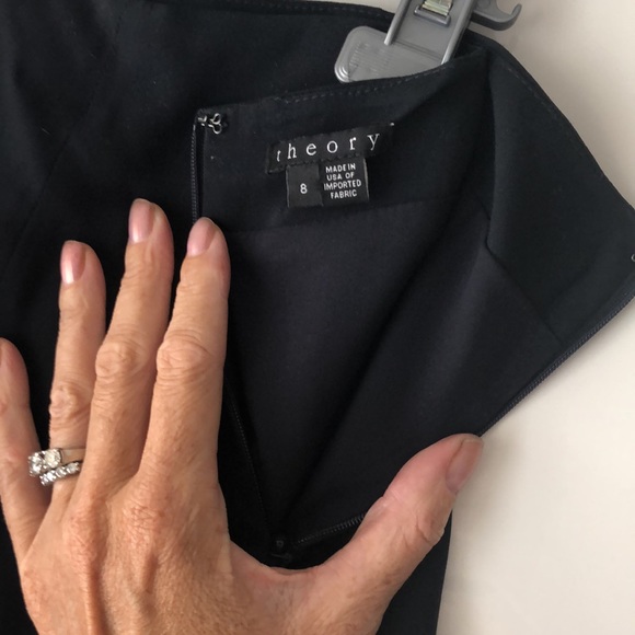 Theory Navy flounce panneled skirt. - Picture 3 of 6